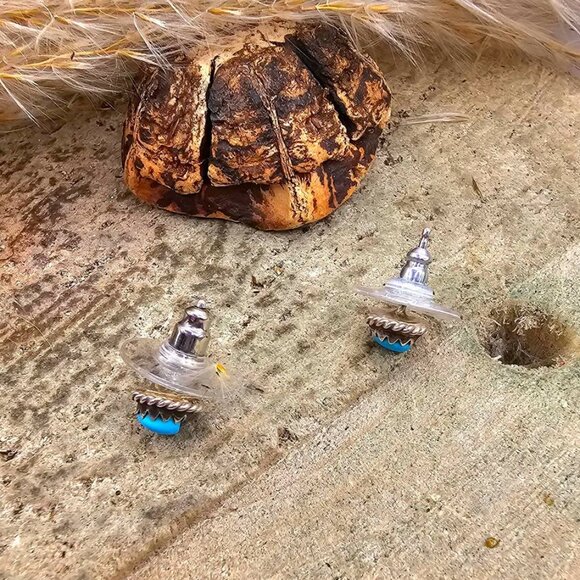 Native America Turquoise Sterling Stamped Ear Stud - Picture 4 of 8